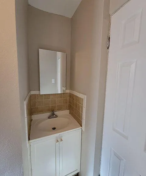 3909 Harrison Ave #6 — Photo 8