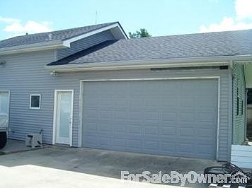 Seperate 2 Car Garage / 2 Story Aprt.
