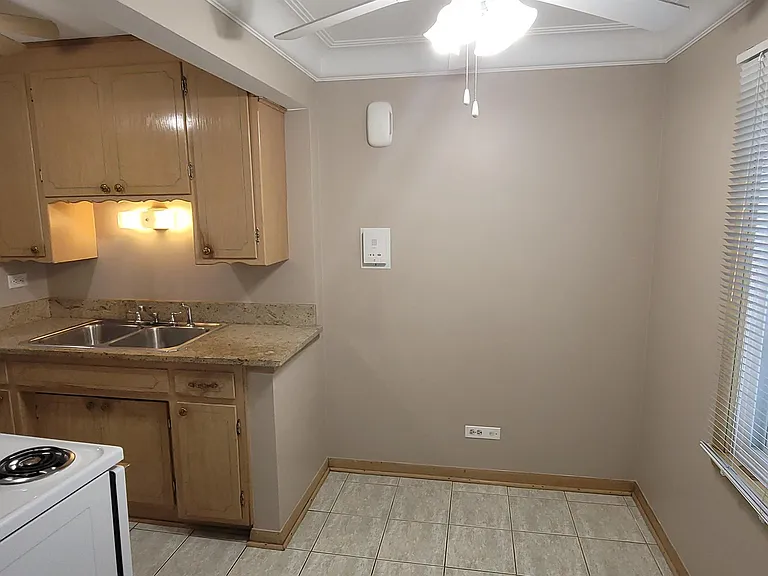 9600 S Komensky Ave — Photo 3