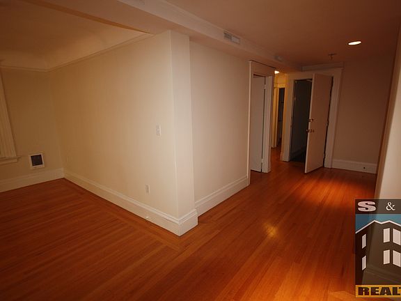 5th image of 1044 Pine St