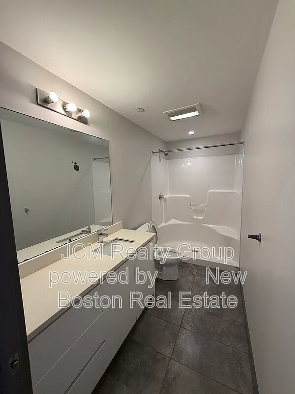 2 bed, 1.0 bath, $2,283 — Photo 3