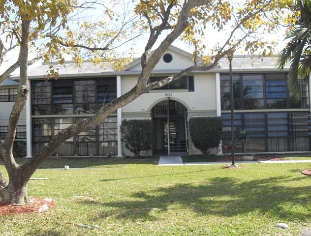 1st image of 811 NE 199th St #10433