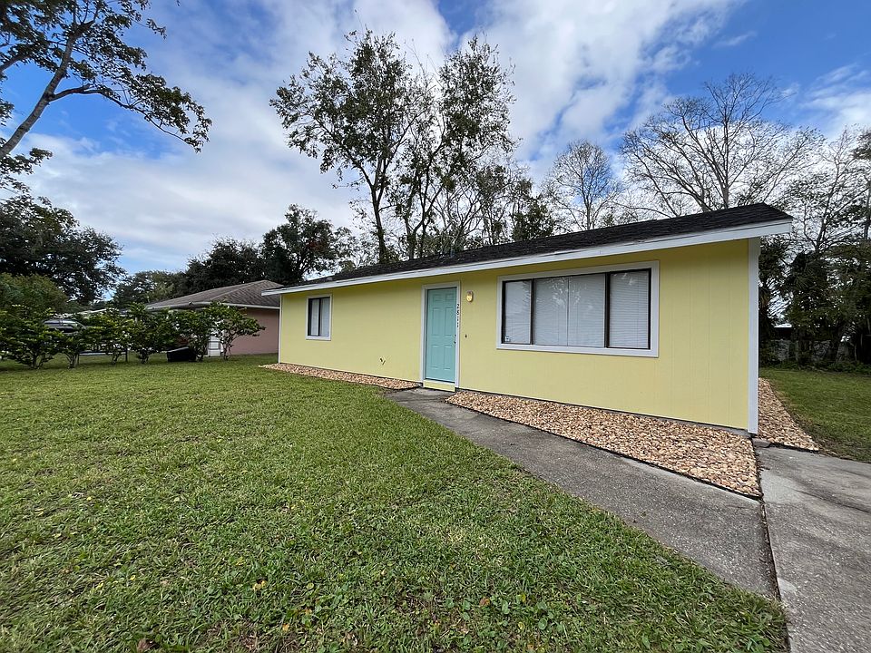 1st image of 2811 Umbrella Tree Dr