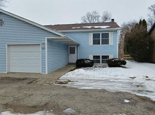905 E Liberty St, Wauconda, IL 60084
