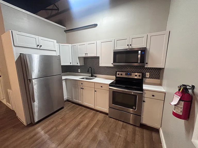 110 Railroad Ave #7 — Photo 2