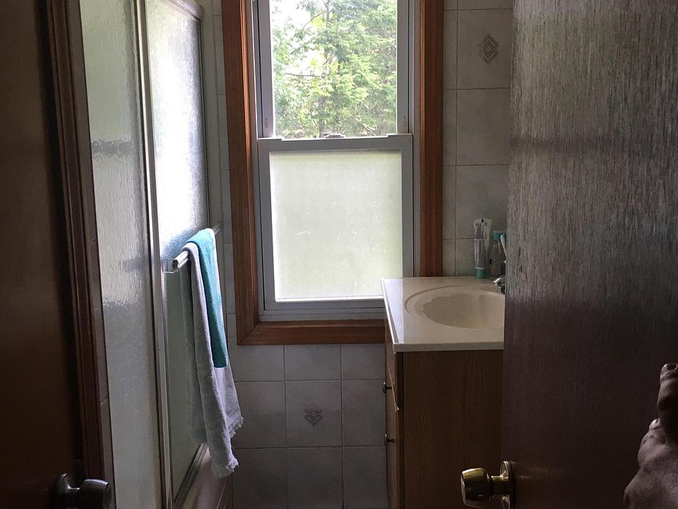 2nd image of 140 Elmhurst St