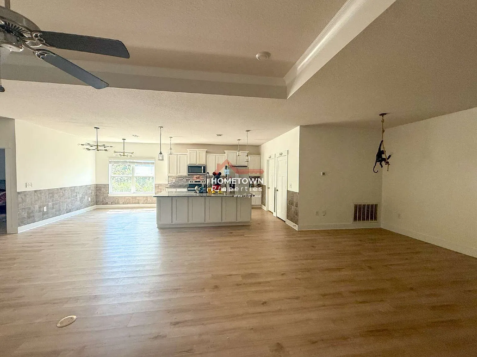 4 bed, 3.0 bath, 2304 sqft, $2,500 — Photo 3
