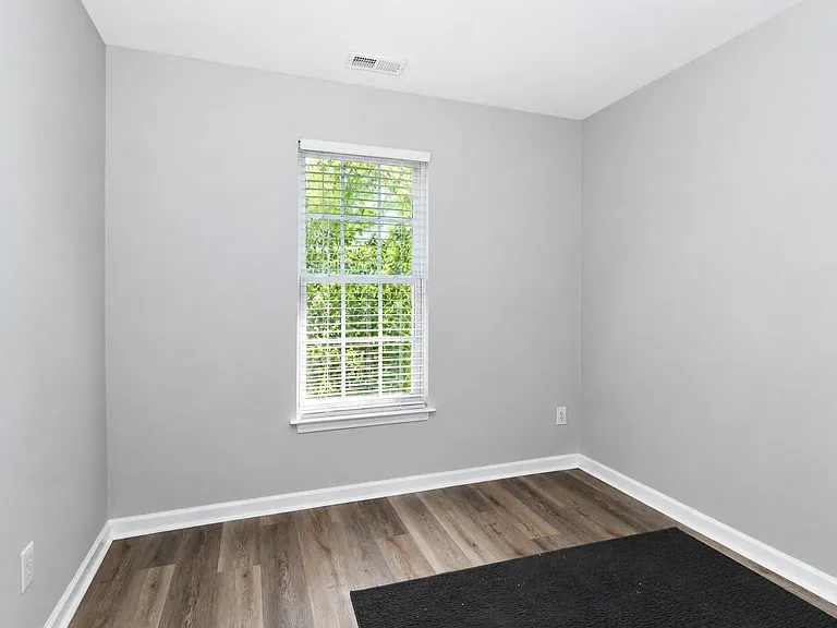 17819 Delmas Dr — Photo 33
