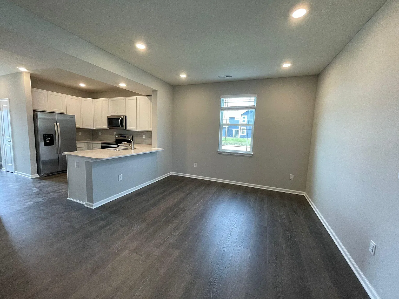 4 bed, 1981 sqft, $2,000 — Photo 3