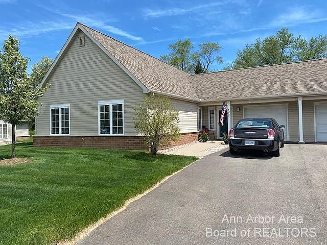 1st image of 426 Lancaster Ct