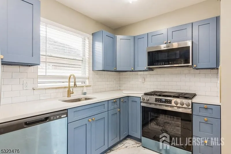3 bed, 2.0 bath, $2,900 — Photo 4