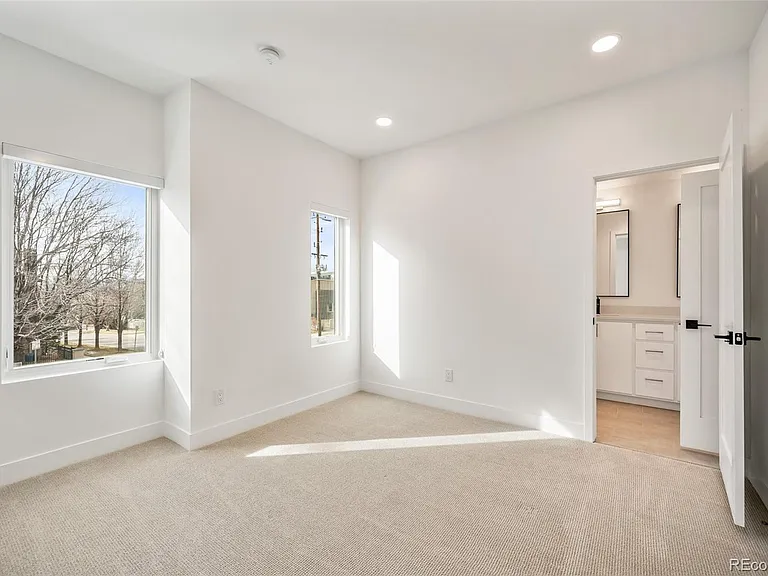 290 Monroe St — Photo 9