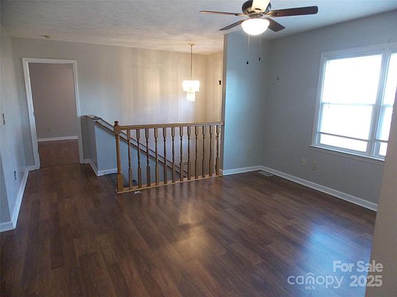 3rd image of 3289 Capital Ct