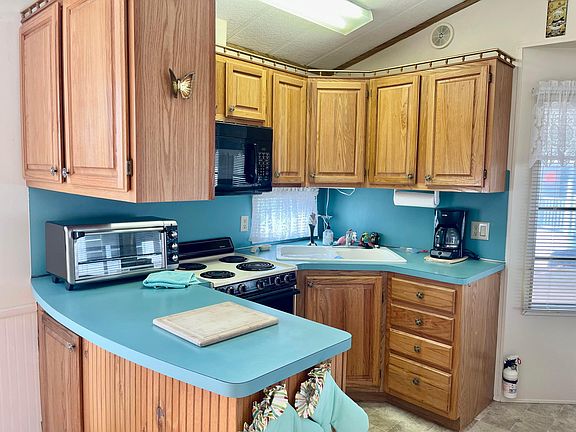 3rd image of 5374 SE 64th Avenue