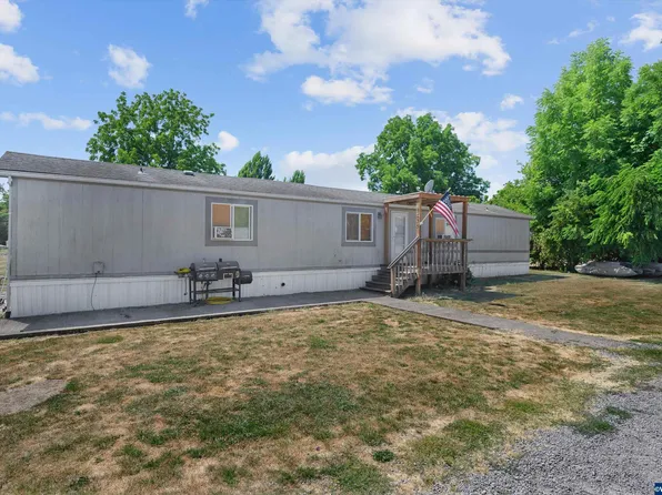 9235 Gaston St, Sheridan, OR 97378