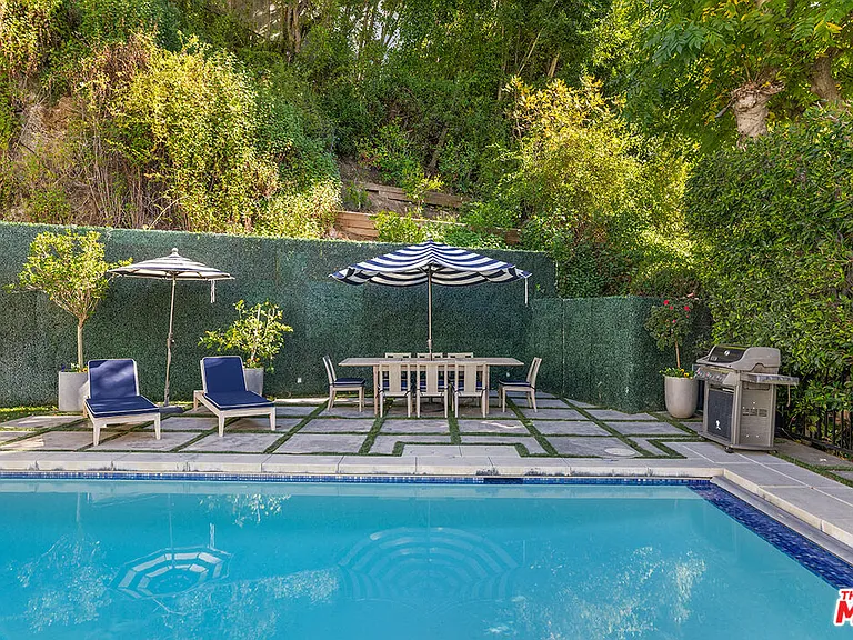 1460 N Doheny Dr — Photo 3