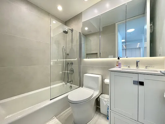 Rented by Avenues Real Estate | media 27