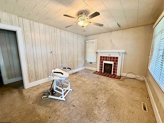 4th image of 107 Elm Dr