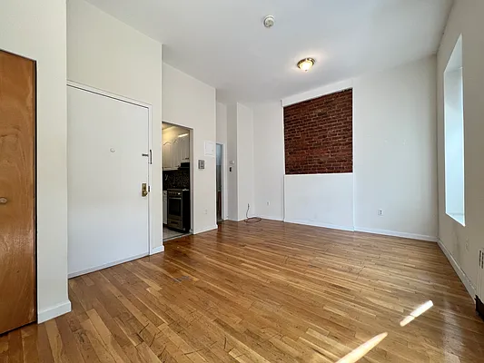 Rented by Bohemia Realty Group | media 13