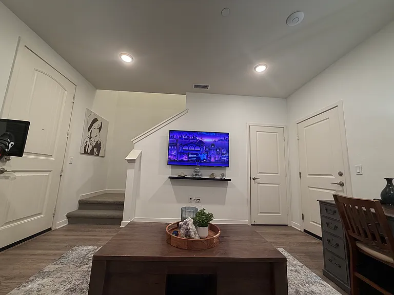 877 Blackstone Dr — Photo 23