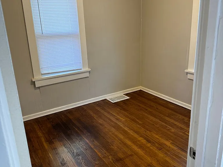 341 E Leland Ave — Photo 3