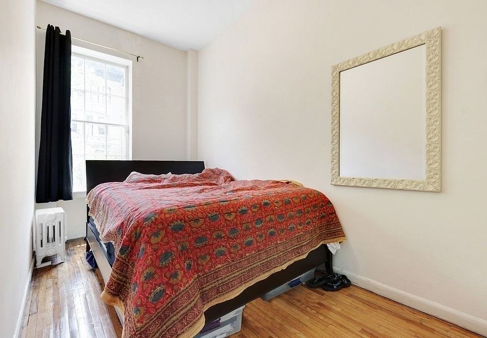 2nd image of 61 W 85th St #2AA