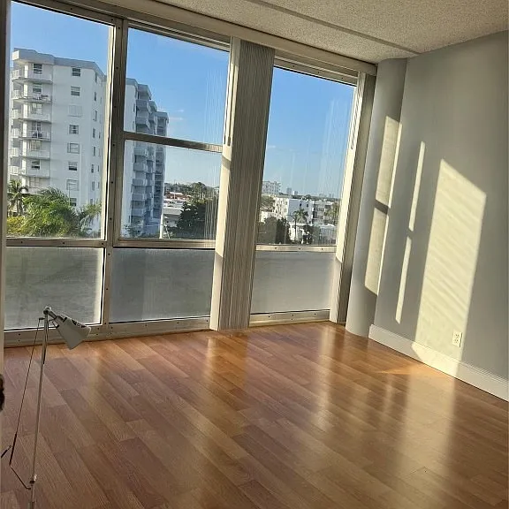 900 Bay Dr #513 — Photo 4