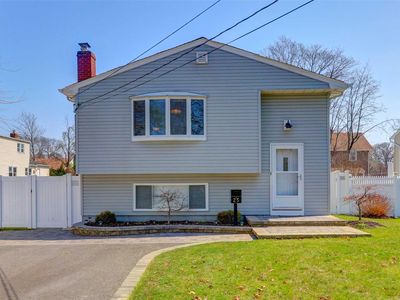 25 Woodrow Parkway, Babylon, NY, 11702