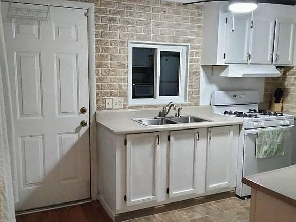 4th image of 305 S Val Vista Dr #32
