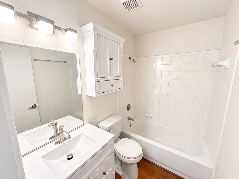 5902 Greengate Dr #D — Photo 6