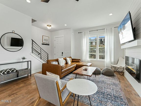 3rd image of 1021 W Wasatch Spring Rd