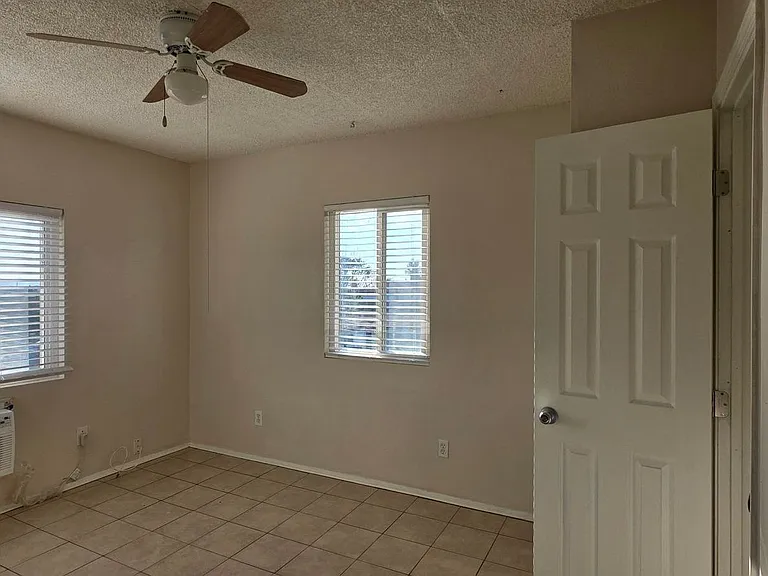 8605 Cypress Ave #4 — Photo 17