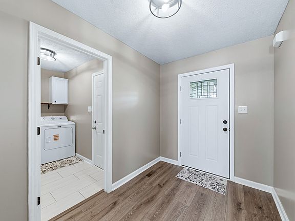 5th image of 2673 Forest Run Dr