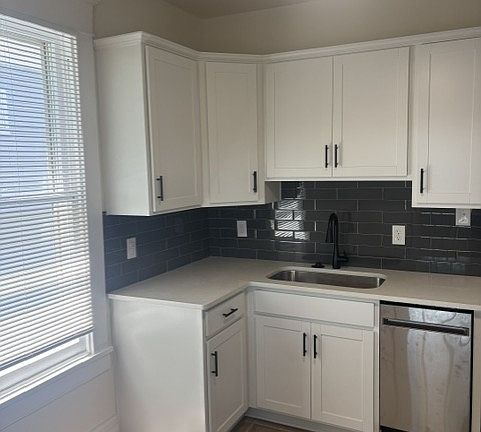 4th image of 411 W 24th St #2