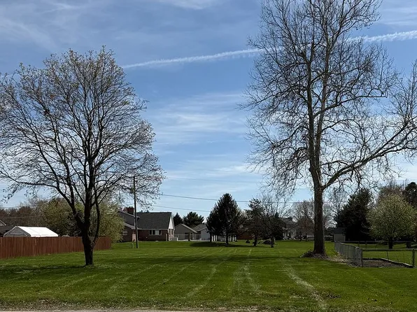 103 McKinley Cir, Philo, IL 61864