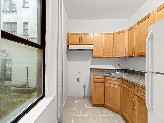 4th image of 39 E 17th St #1O