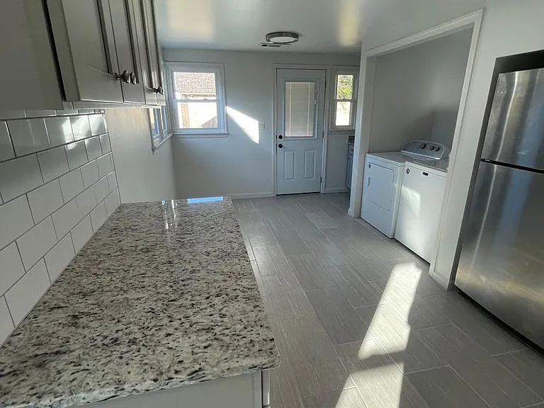 3515 E 4th Pl — Photo 9