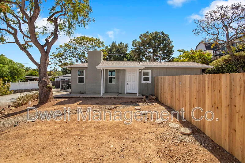 4 bed, 2.0 bath, 1200 sqft, $3,250 — Photo 2