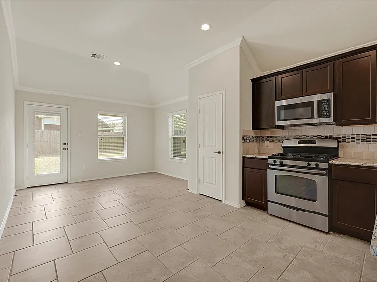 16622 Lake Prince Ln — Photo 8