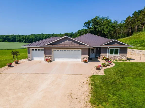 26369 Cherokee Rd, Saint Charles, MN 55972