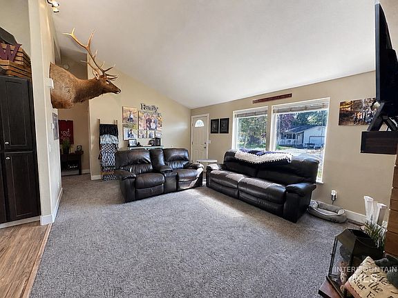 5th image of 658 Crocus Ln