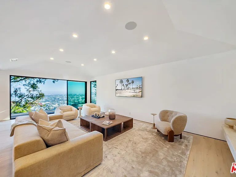 8800 Hollywood Blvd — Photo 29