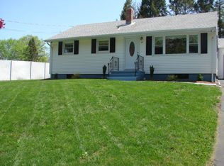27 Castle Meadow Rd, Newtown, CT 06470