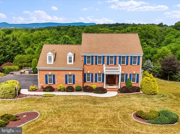 13624 Creek View Dr, Hagerstown, MD 21740