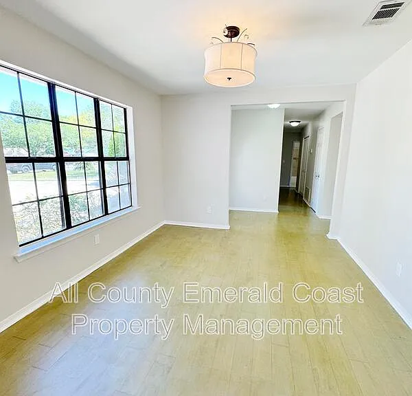 710 Swan Ln — Photo 10