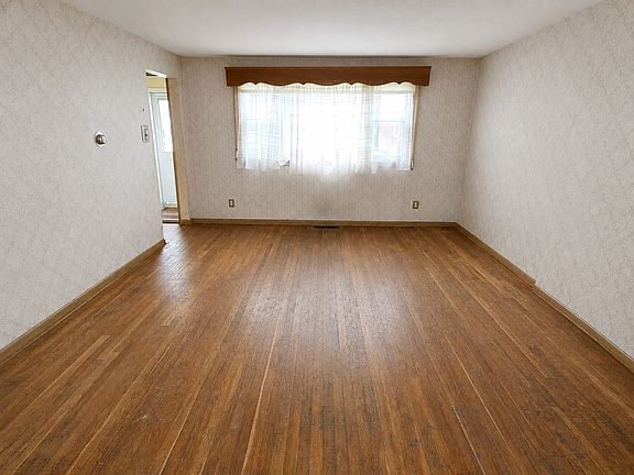 2nd image of 445 E 5th St
