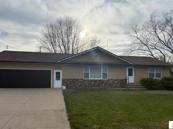 1803 Candi Ln, North Mankato, MN 56003