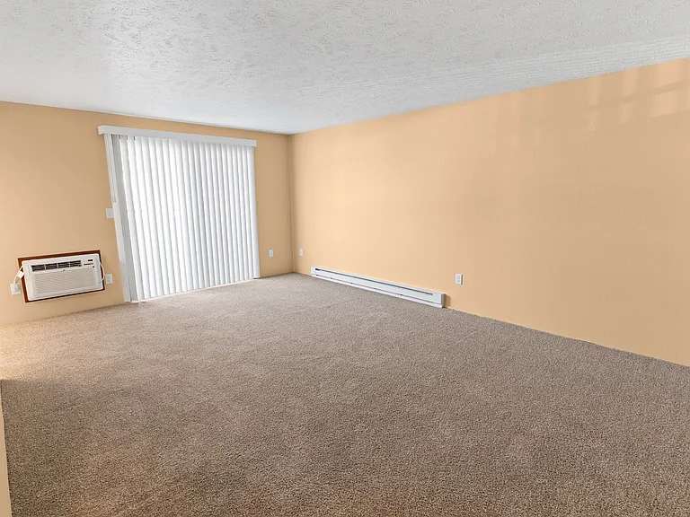 Lyons Court Apartments — Photo 22