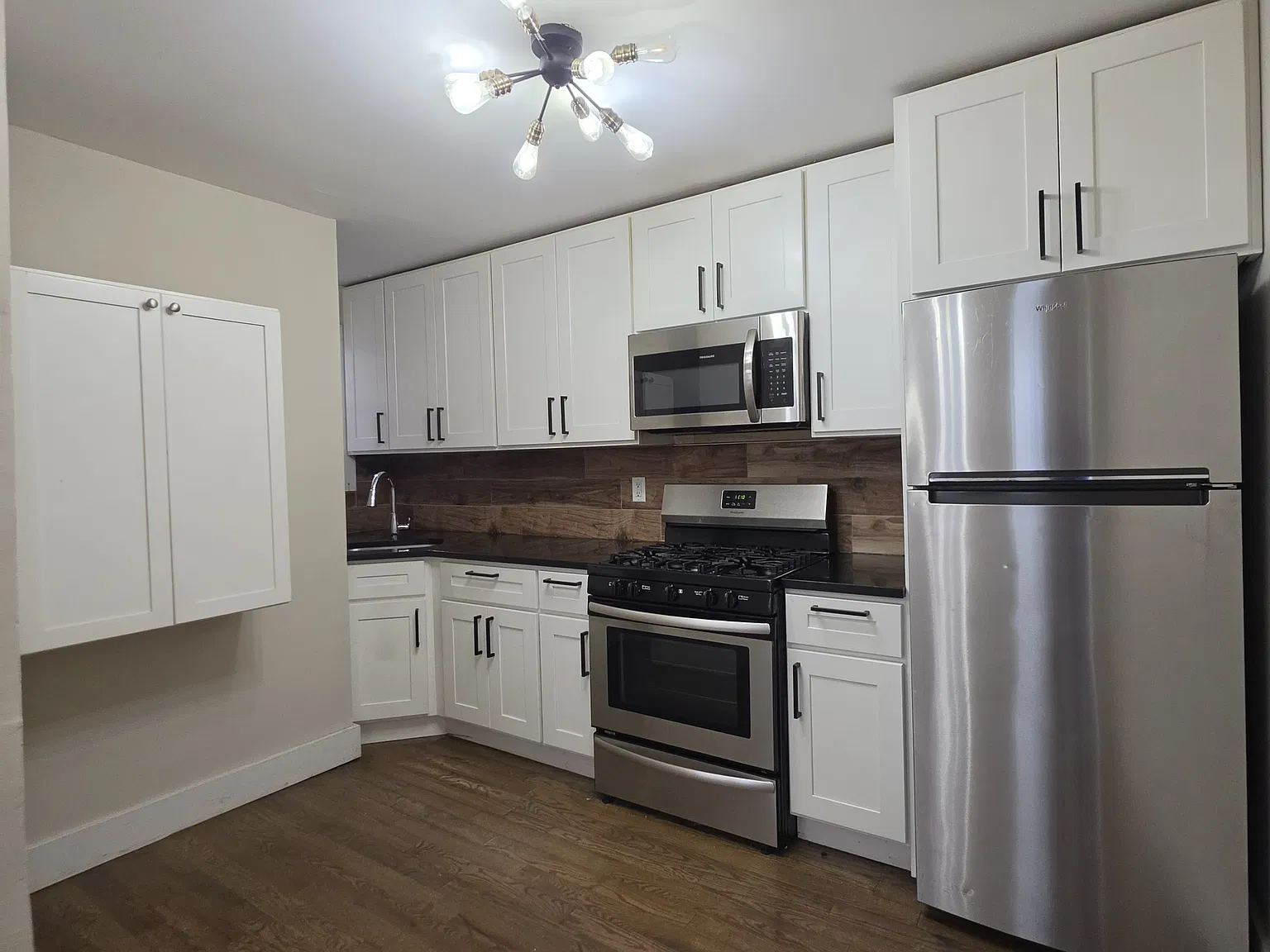 5 bed, $3,200 — Photo 2