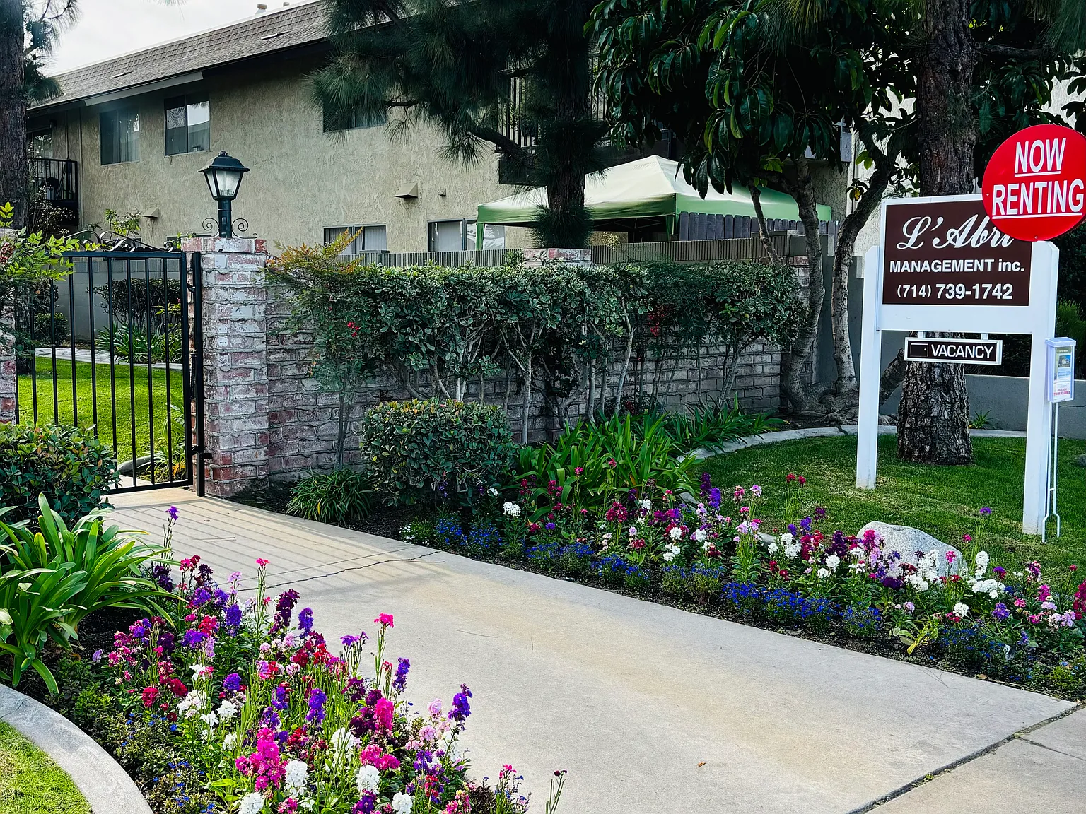 PARK ROYAL MANOR — Photo 1